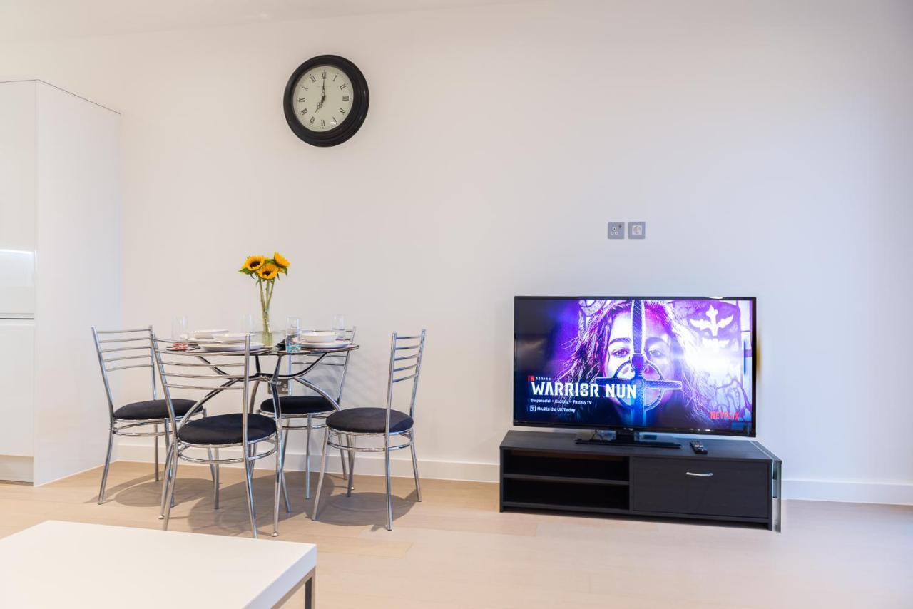 Beautiful 1 Bed Apartment In Centre Of St Albans - Free Parking - 5 Min Walk To St Albans City Centre & Railway Station - Big Savings On Longer Stays 외부 사진